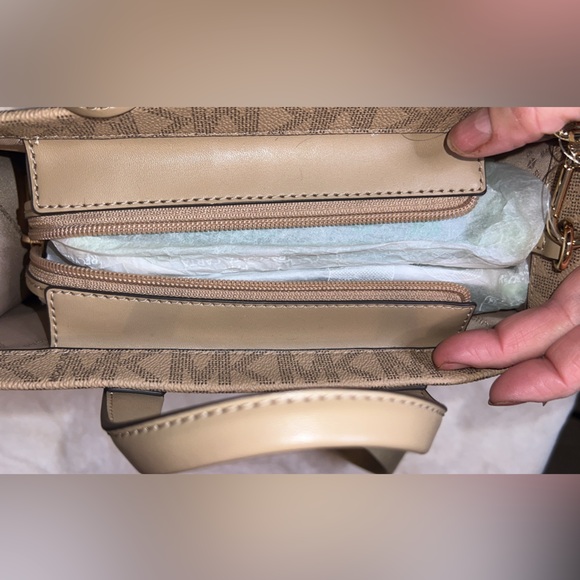 Michael Kors Gigi Small
East West Messenger Tote - Picture 8 of 14